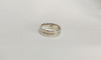 Кольцо на свадьбу с камнями 