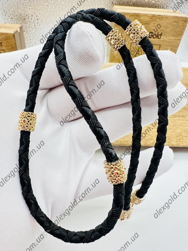 Шнурок з золотоми вставками та камнями вага 13.3г Шнурок з золотоми вставками та камнями вага 13.3г