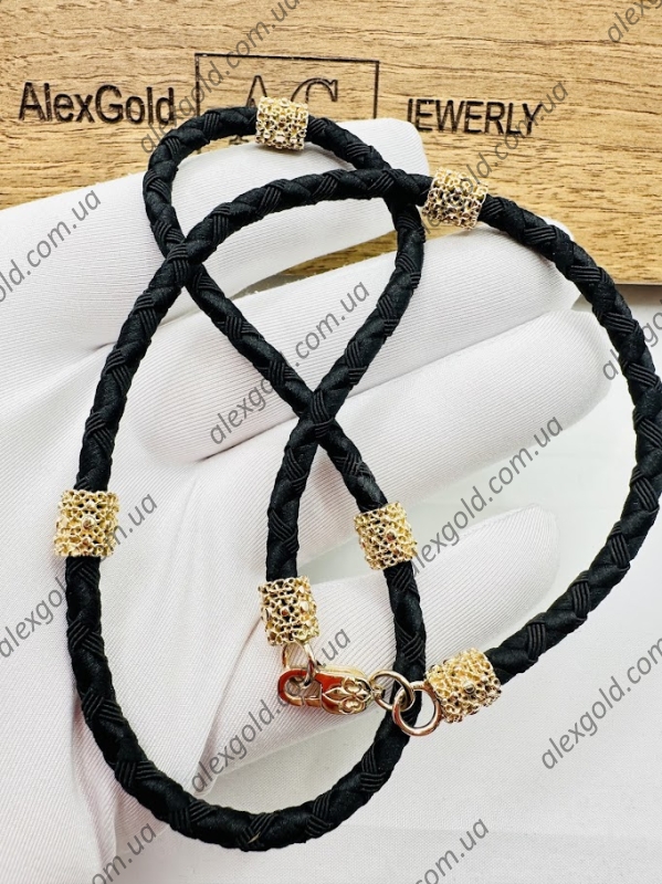 Шнурок з золотоми вставками та камнями вага 13.3г Шнурок з золотоми вставками та камнями вага 13.3г