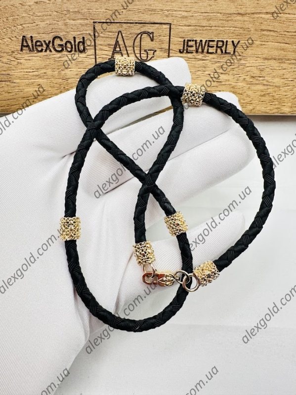 Шнурок з золотоми вставками та камнями вага 13.3г Шнурок з золотоми вставками та камнями вага 13.3г