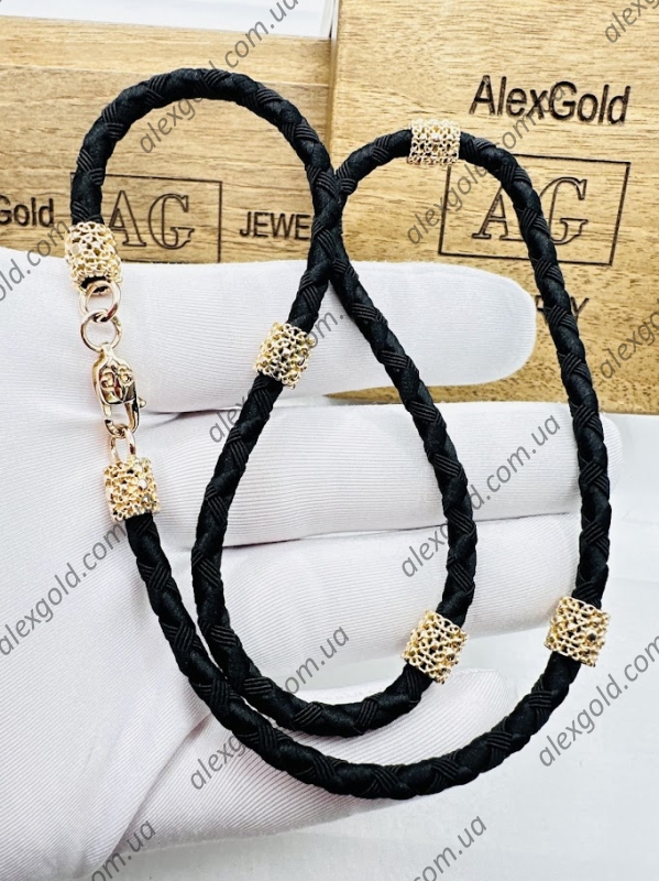 Шнурок з золотоми вставками та камнями вага 13.3г Шнурок з золотоми вставками та камнями вага 13.3г