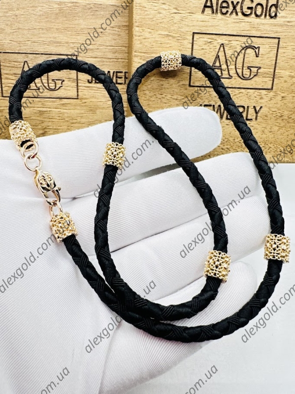 Шнурок з золотоми вставками та камнями вага 13.3г Шнурок з золотоми вставками та камнями вага 13.3г