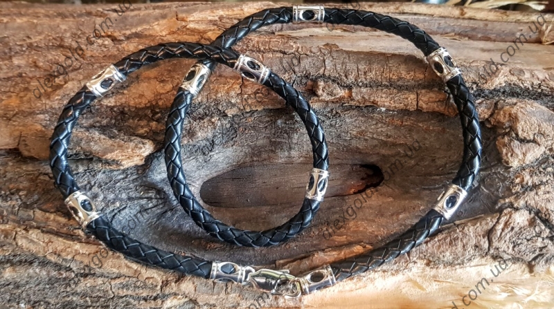 Плетеный кожанный шнурок с серебряными вставками 6 вставок и замок