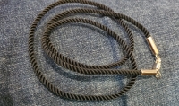 Шелковый шнурок с золотыми вставками диаметр 2,5 мм