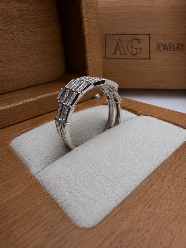 Золоте кільце Bulgari змія Serpenti із білого золота