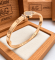 Золотий браслет у стилі Cartier Love з центральною вставкою та камінням