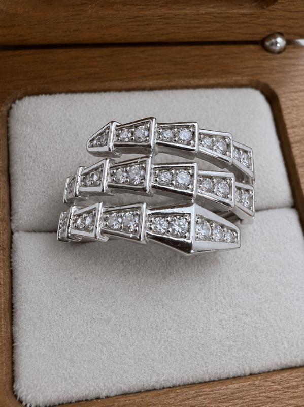 Золоте кільце Bulgari змія Serpenti із білого золота