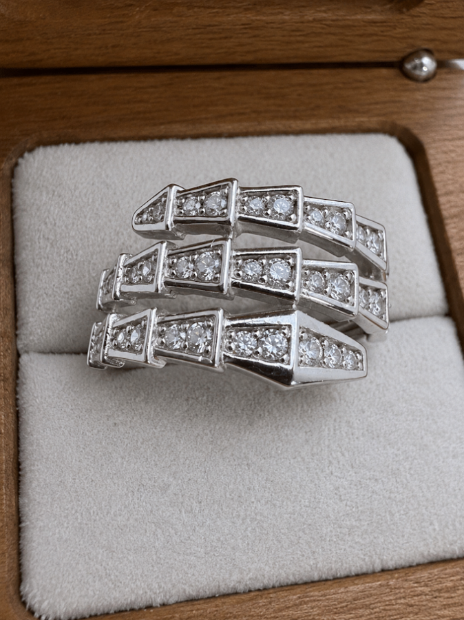 Золоте кільце Bulgari змія Serpenti із білого золота