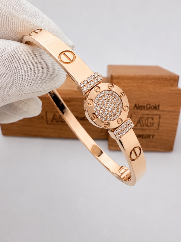 Золотий браслет у стилі Cartier Love з центральною вставкою та камінням