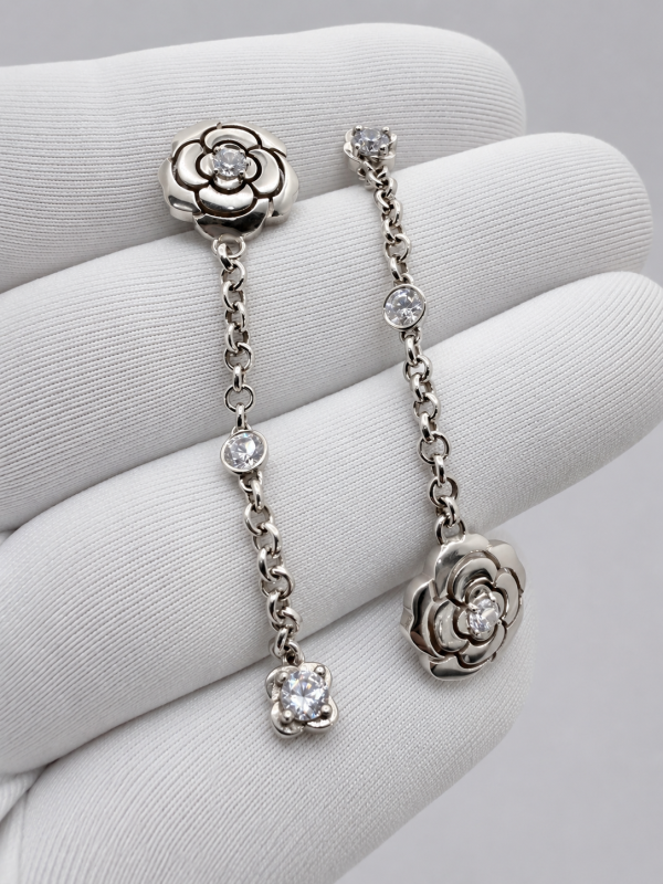Сережки Camelia Chanel пусети із золота