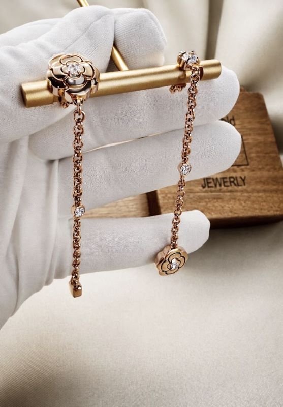 Сережки Camelia Chanel пусети із золота